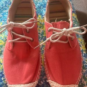 Women’s Canvas shoe, Size 8 1/2, Used